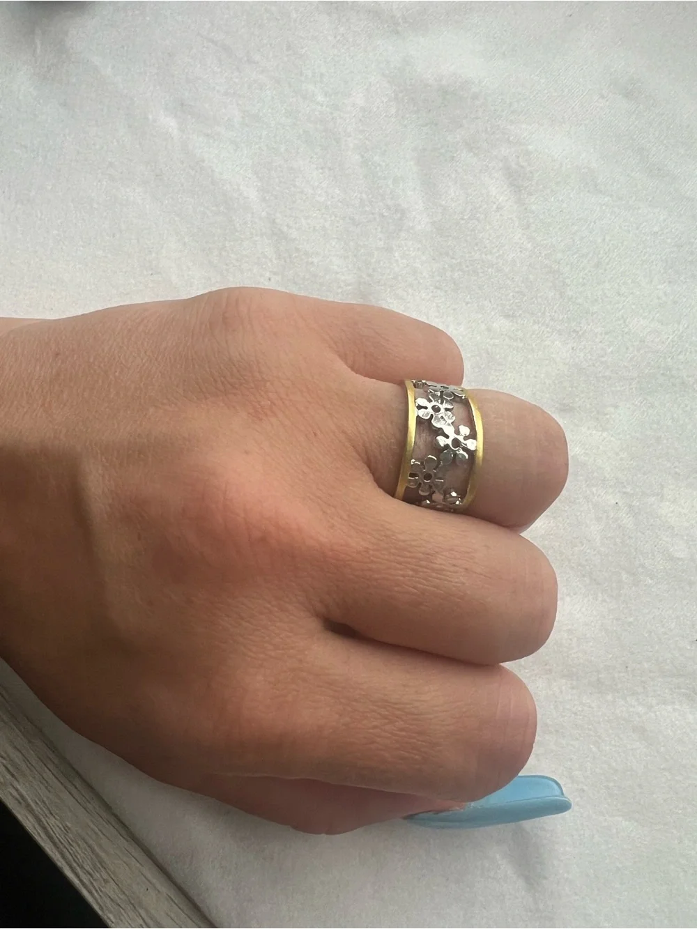 Two-Tone Floral Band Ring - Gold & Silver nip